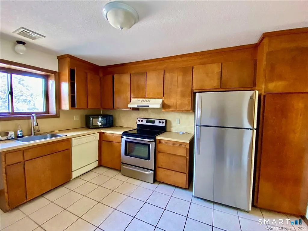 2 bed, 1.5 bath, 1158 sqft, $1,950 — Photo 4