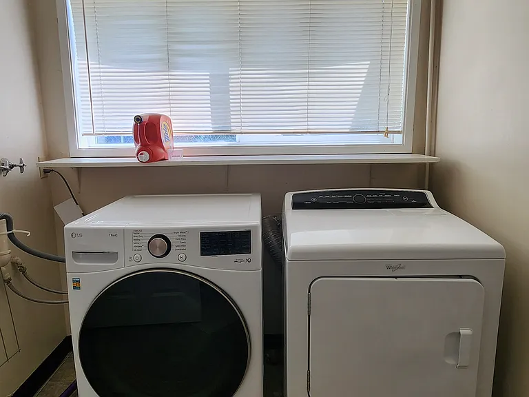laundry (in bath)