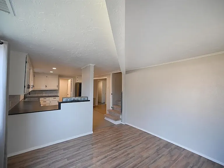 1401 S Lowry St — Photo 7