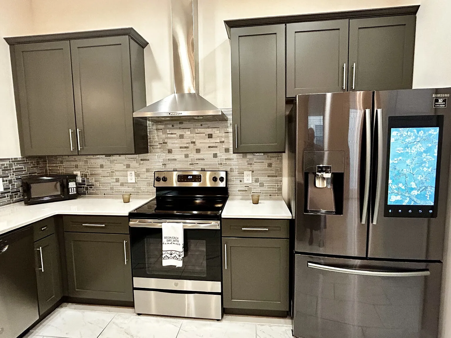 3 bed, 3.0 bath, 2342 sqft, $2,995 — Photo 3