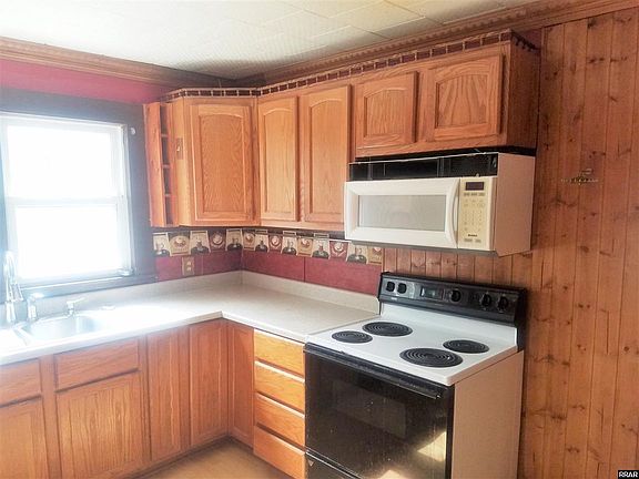 2nd image of 438 Oakdale St