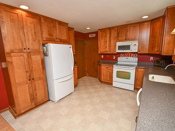 5th image of N59W39722 Sunnyfield Dr