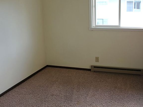 3rd image of 311 W 9th St APT 8