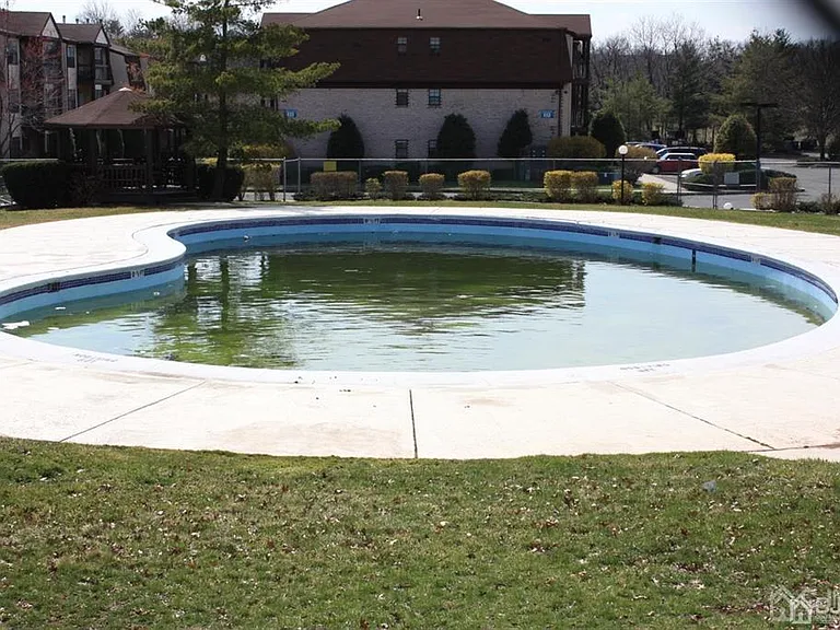 909 Green Hollow Dr — Photo 9