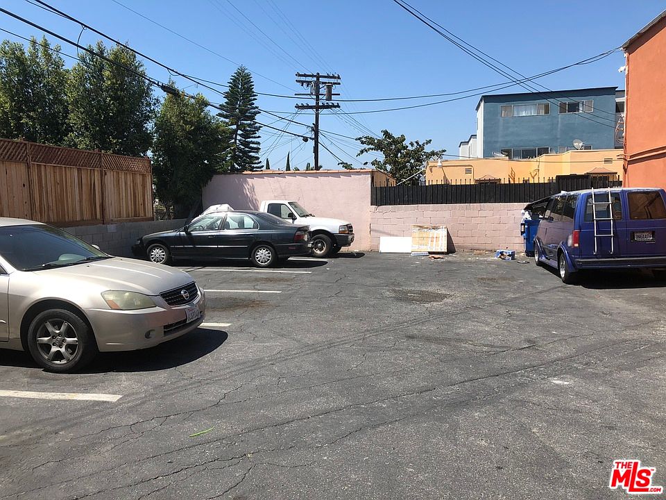 2nd image of 2301 S Ridgeley Dr