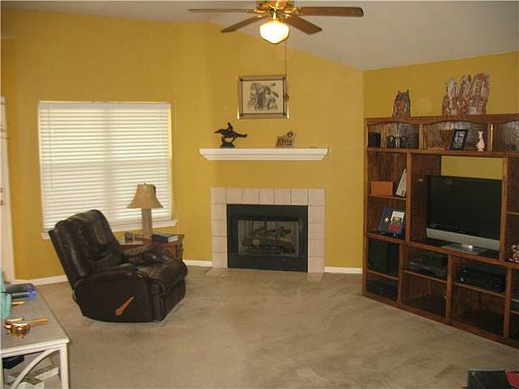 3rd image of 221 Dana Dr