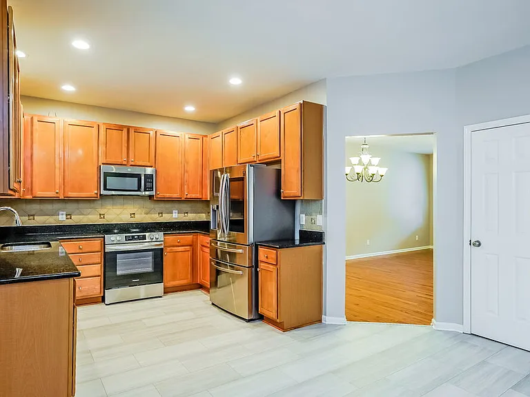 2421 Barton Oaks Dr — Photo 9