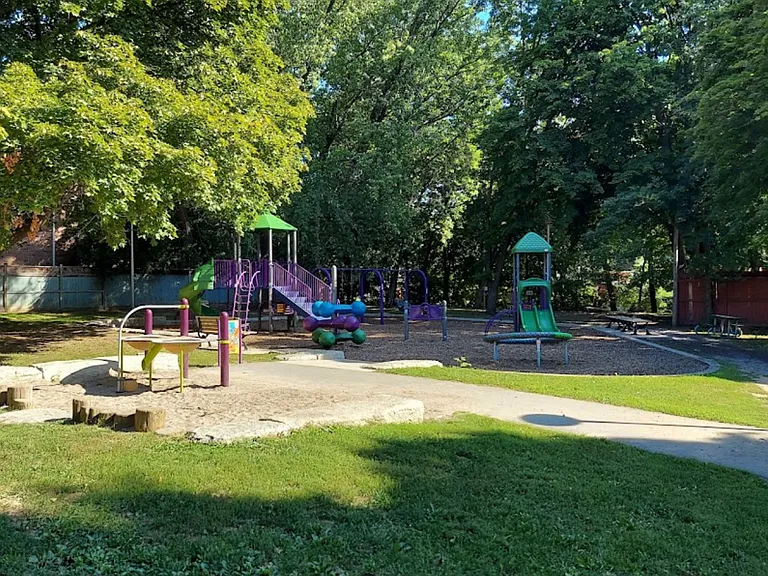 380 Davenport Rd #5 — Photo 11