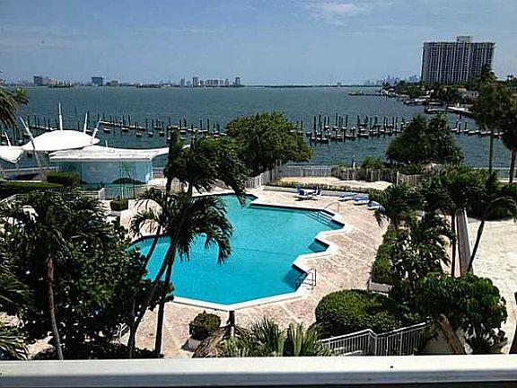 3rd image of 11111 Biscayne Blvd #4G