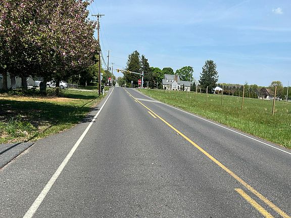 5th image of 854 Hogbin Rd