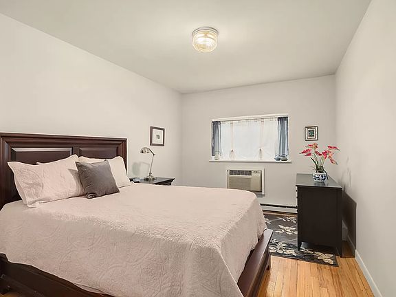 4th image of 307 W 82nd St APT B