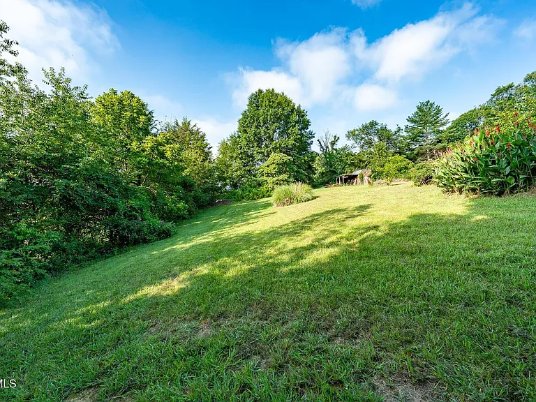 371 Oak Hill Cir — Photo 37