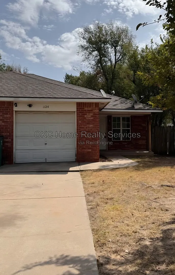2 bed, 1.5 bath, 1200 sqft, $950 — Photo 1