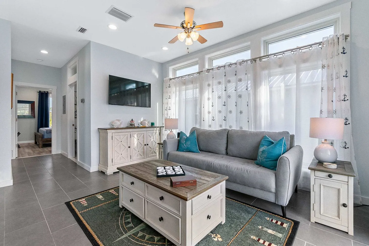 3 bed, 2.0 bath, 1237 sqft, $4,008 — Photo 1