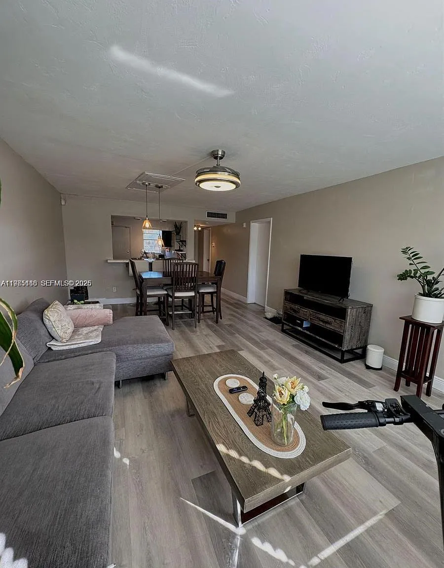Third Horizons Condo — Photo 1