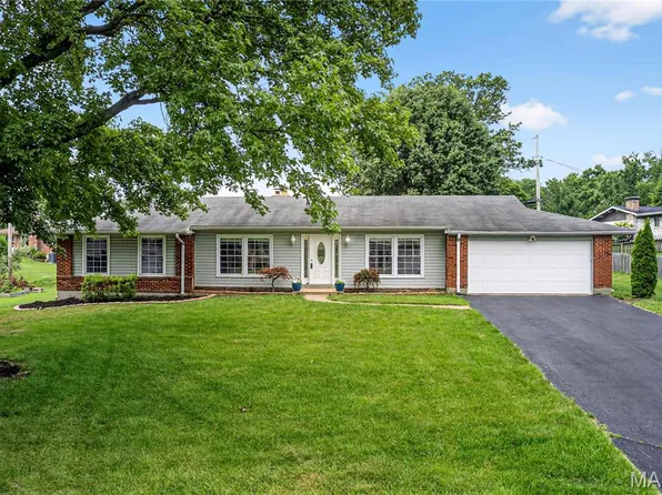 5 Cypress Point Ct, Chesterfield, MO 63017