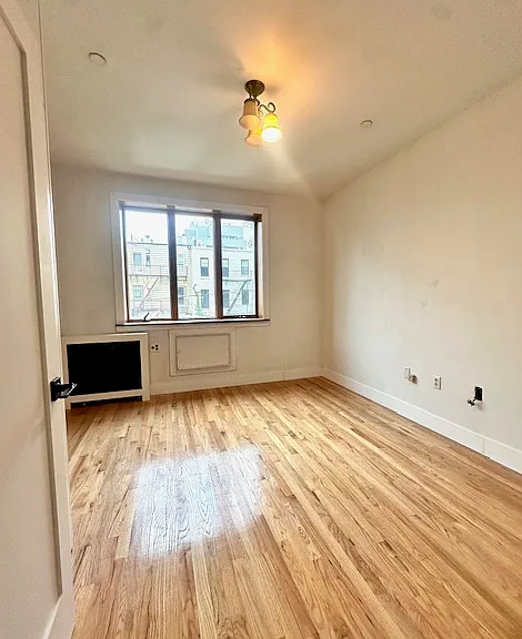 527 Leonard St #2 — Photo 2