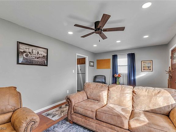 5th image of 24154 Maria Ln