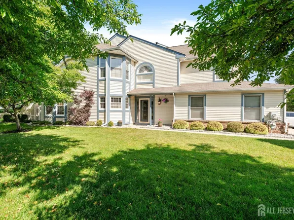 7 Endsleigh Pl, Robbinsville, NJ 08691