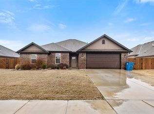 113 White Oak St, Gentry, AR 72734