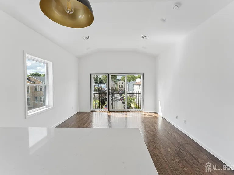 910 Bergen St #2 — Photo 3