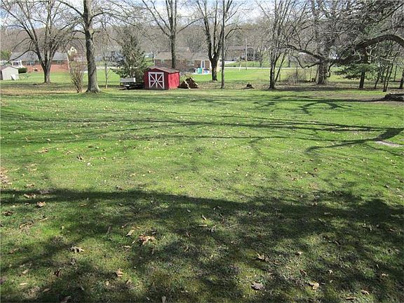 4th image of 104 Carol Dr