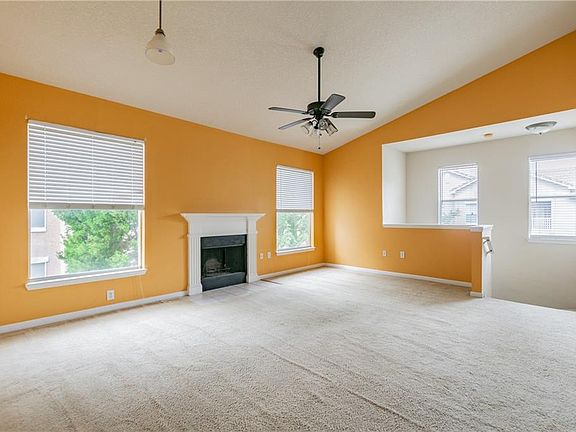 3rd image of 17912 Villa Creek Dr