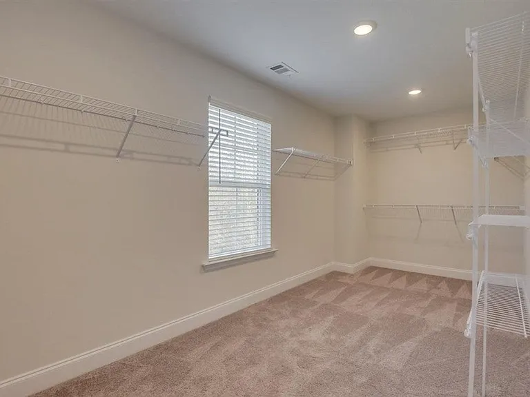 1011 Spotswood Cir — Photo 18