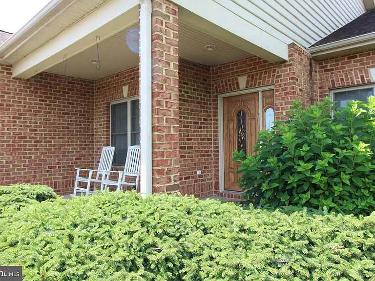 227 Donna Dr — Photo 2