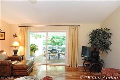 5th image of 6670 Green Valley Ct SE