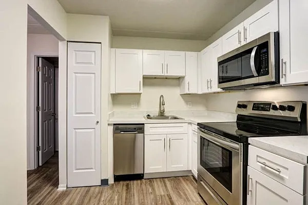 Bedford Green Apartments — Photo 3