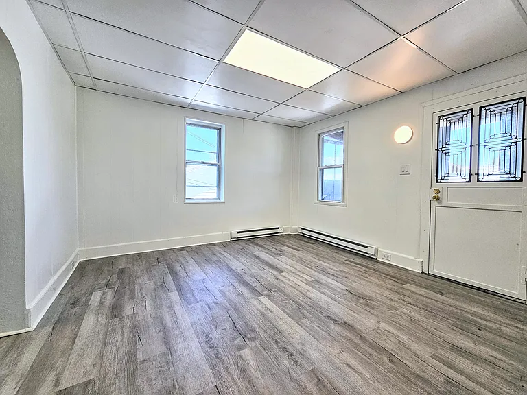 29 Drummond St #2 — Photo 2