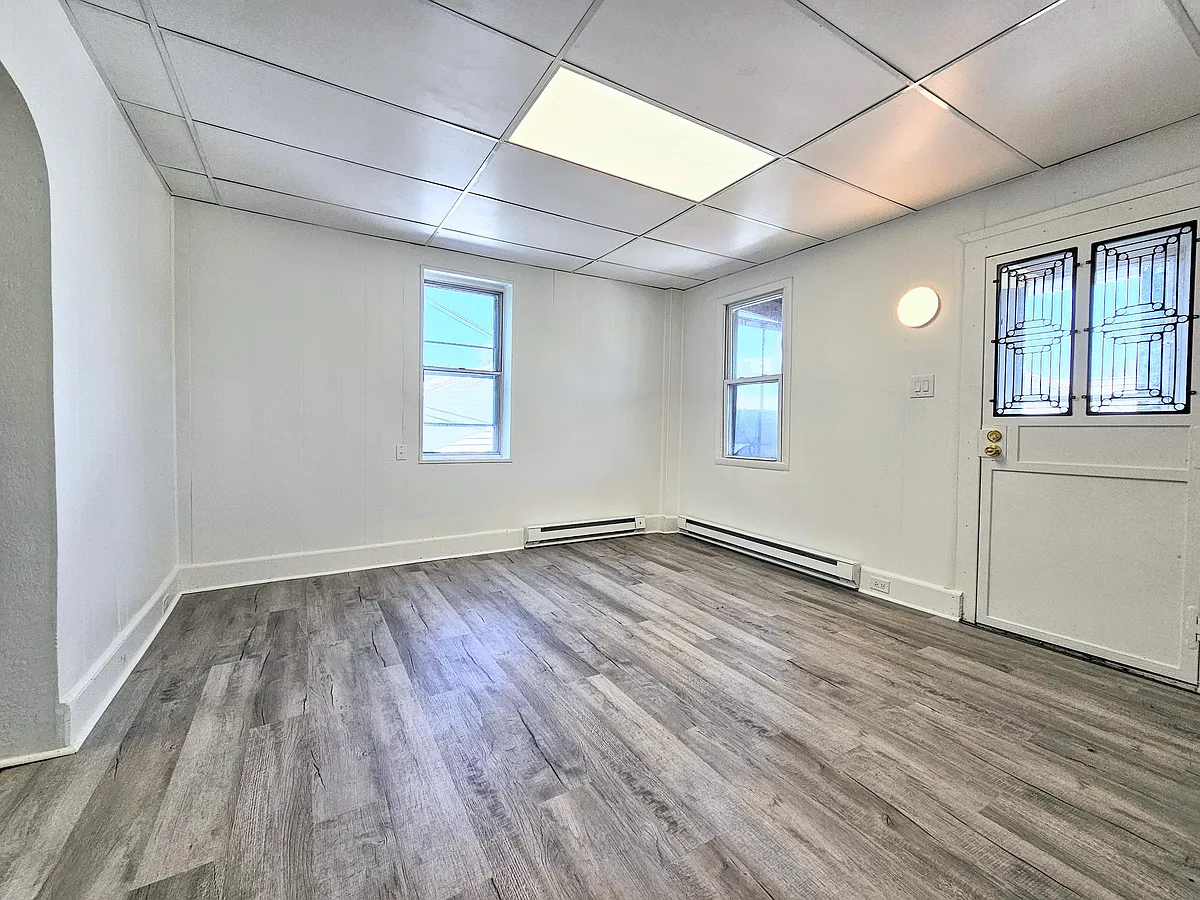 Building Photo - 29 Drummond St #2