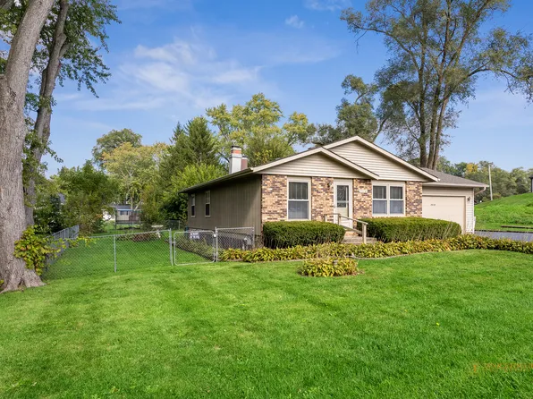 7418 N Oak St, Wonder Lake, IL 60097