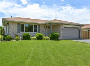 185 Beaver Creek Dr, Bolingbrook, IL 60490