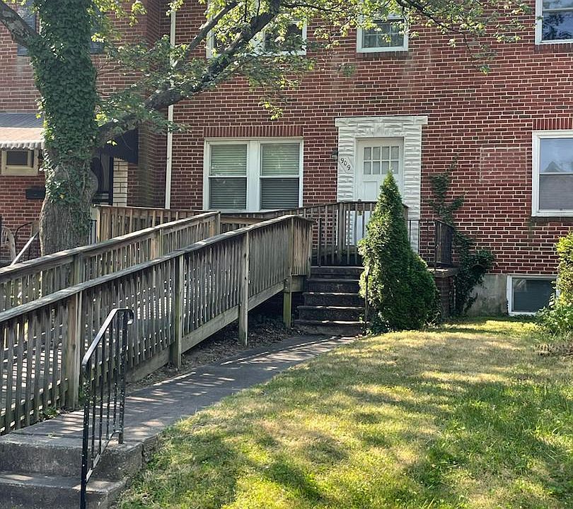 1st image of 909 E Lake Ave
