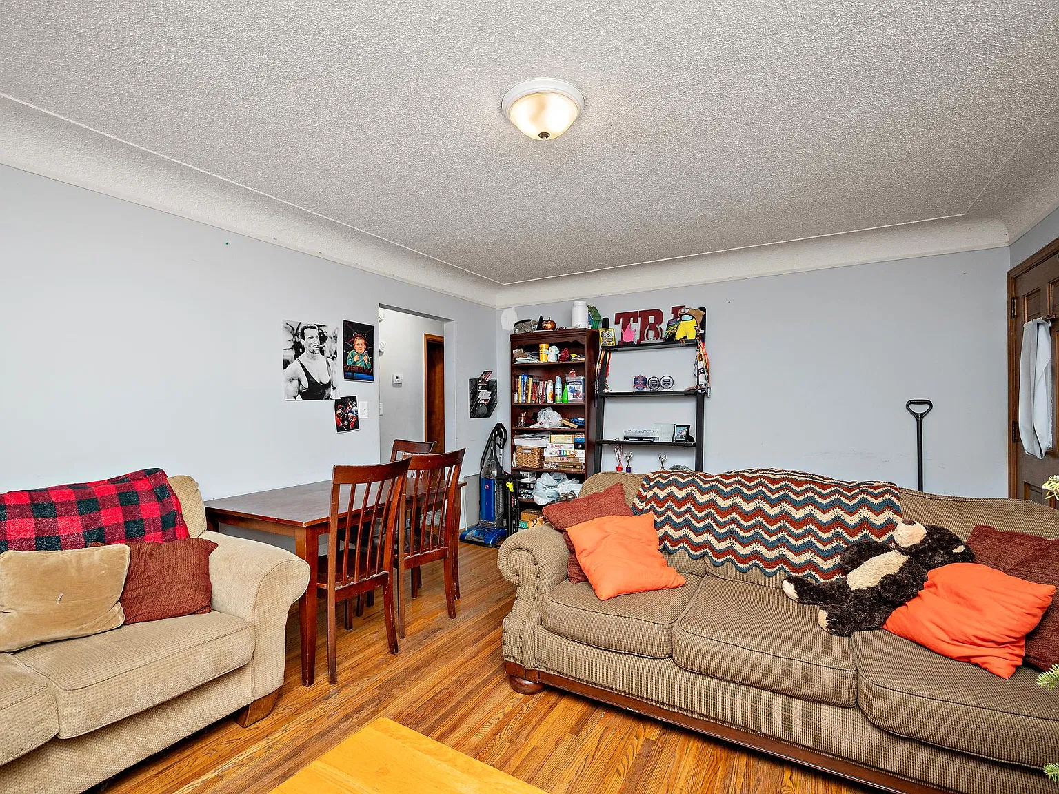 5 bed, 2600 sqft, $3,000 — Photo 4