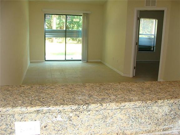 5th image of 528 SE 7th Ave #530