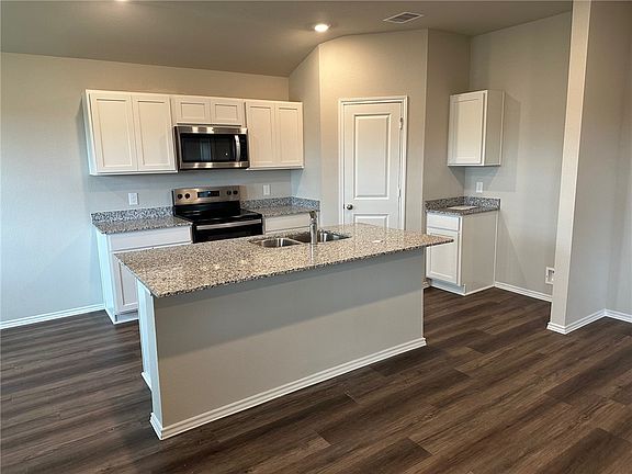 3rd image of 304 Rockbridge Dr