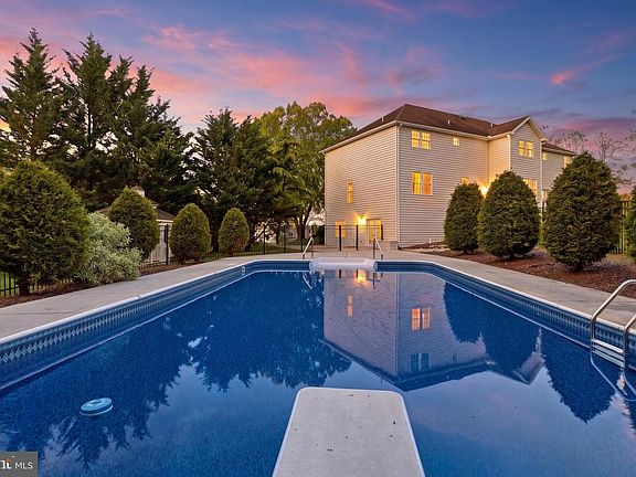5th image of 7 Beverly Ct