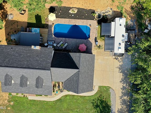 3rd image of 618 N Union Grove Rd