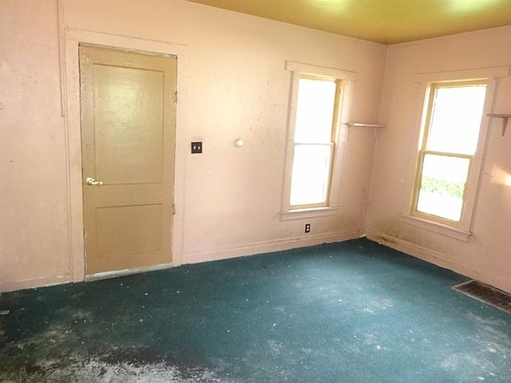 5th image of 406 S East St