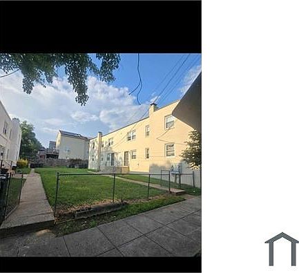 1st image of 4504 Hunt Pl NE APT 4