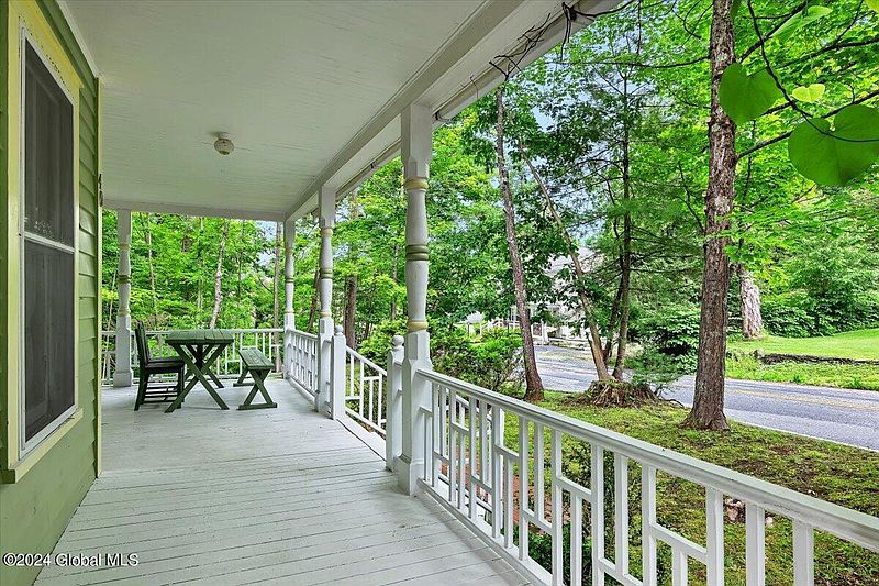 5th image of 40 Goodman Avenue