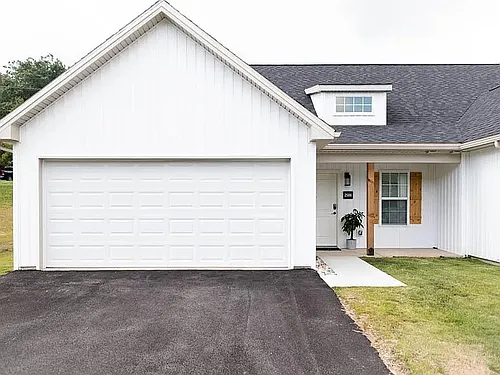 2582 Emma Ln Photo 1