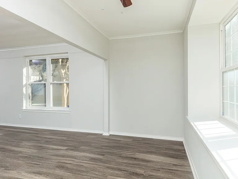 5700 Pershing Ave — Photo 16