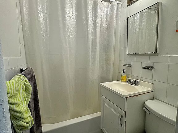 5th image of 213 E 21st St APT 1c