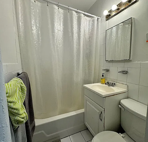 213 E 21st St #1C — Photo 5