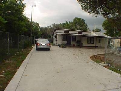 2nd image of 705 N Chestnut Rd
