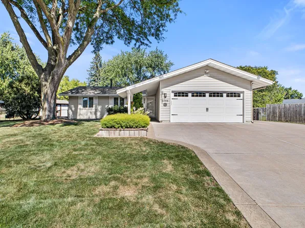1993 Warbler Ln, Saint Paul, MN 55119